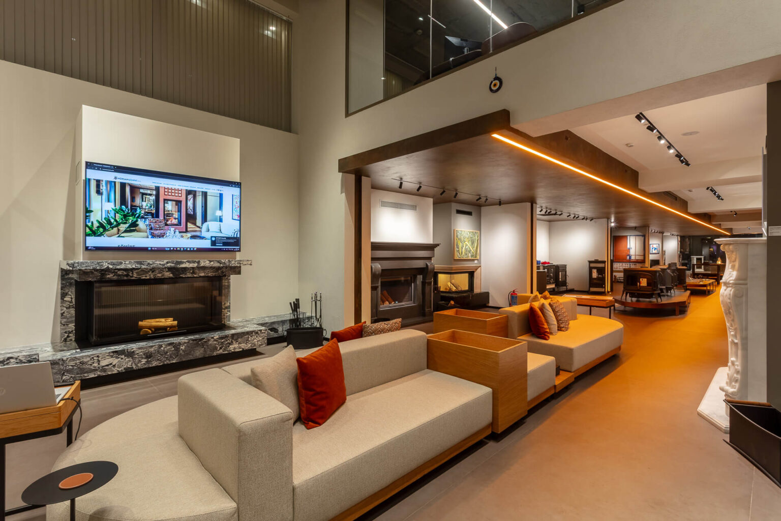 250218AKT080-1920px-sRGB