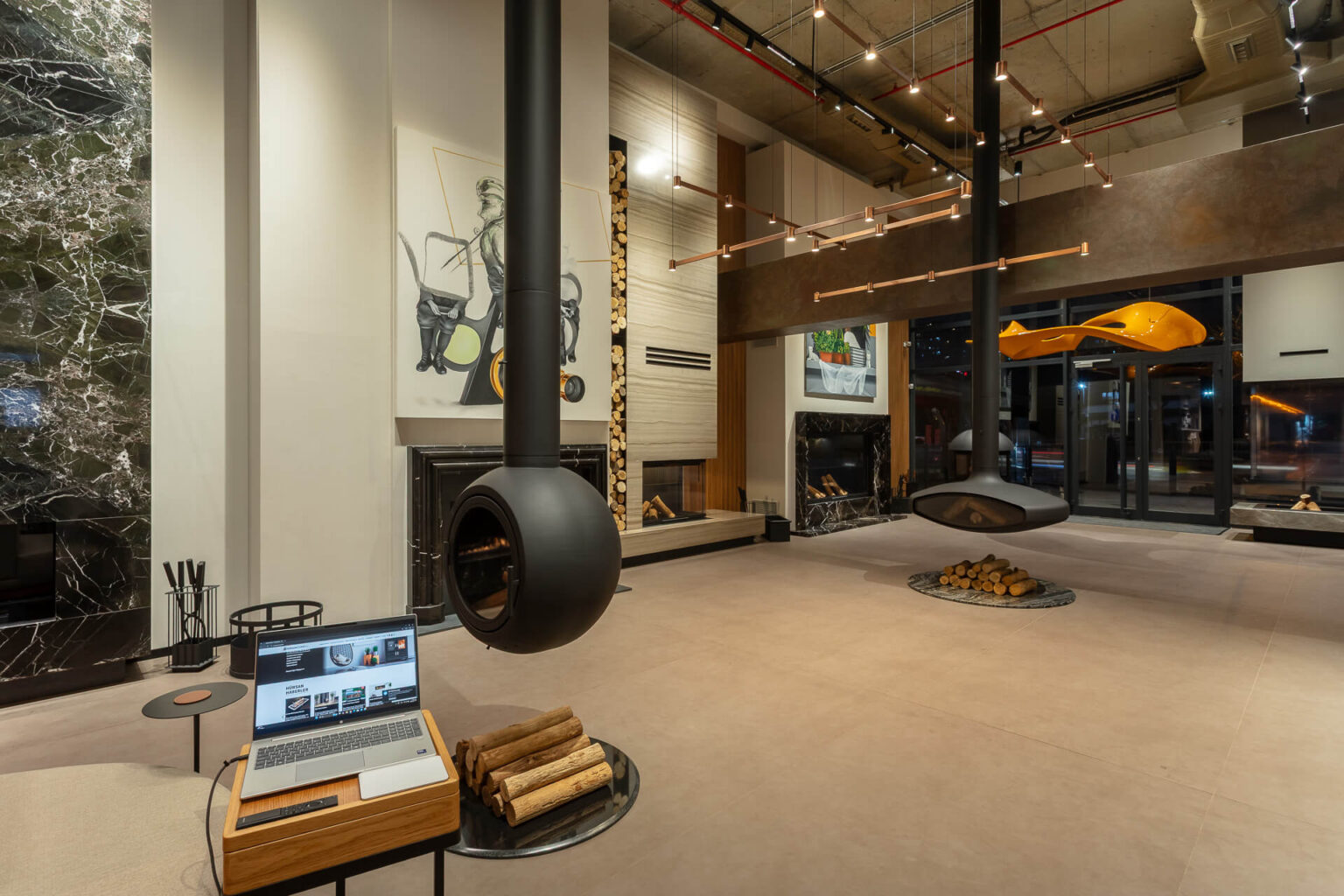 250218AKT086-1920px-sRGB