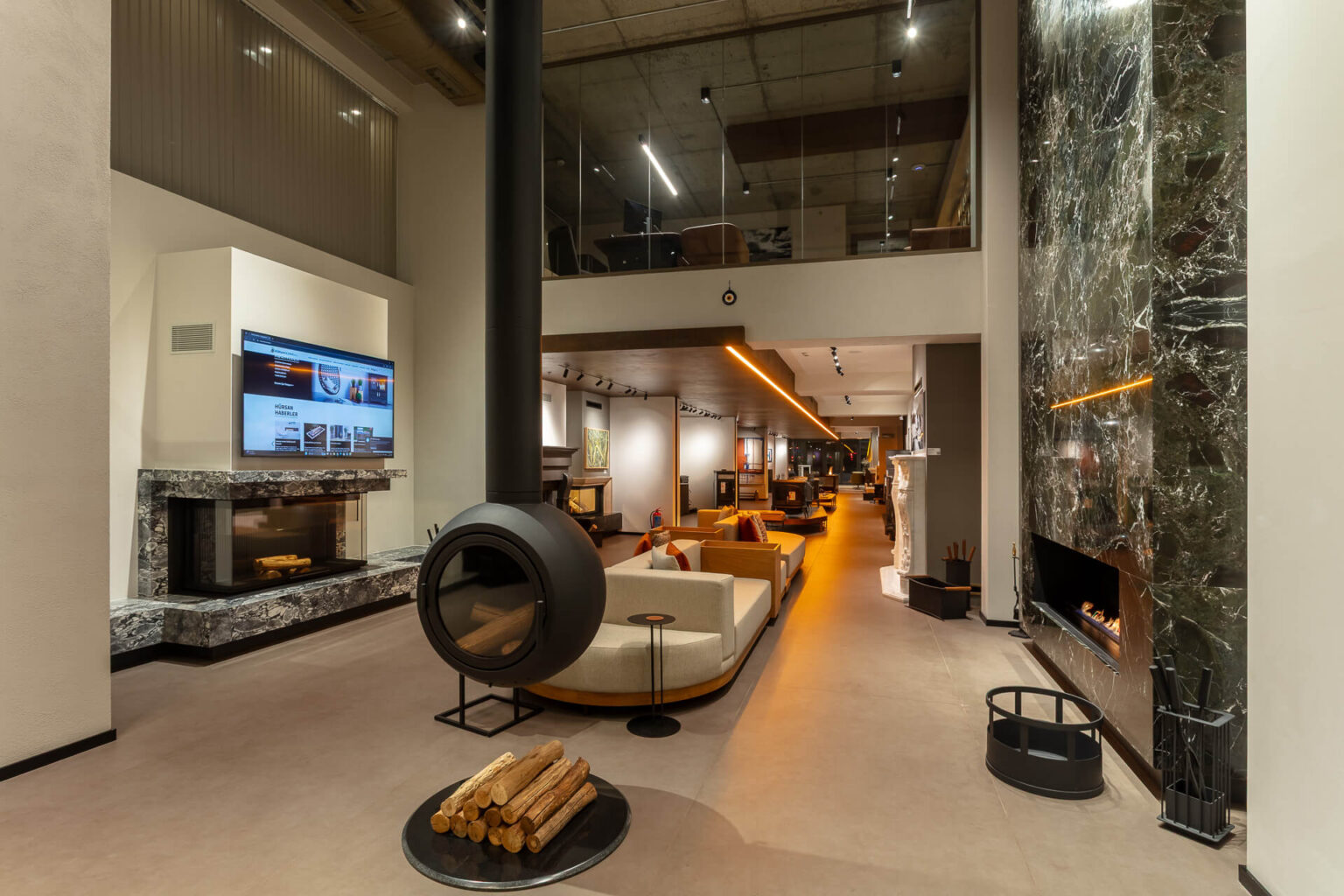 250218AKT125-1920px-sRGB